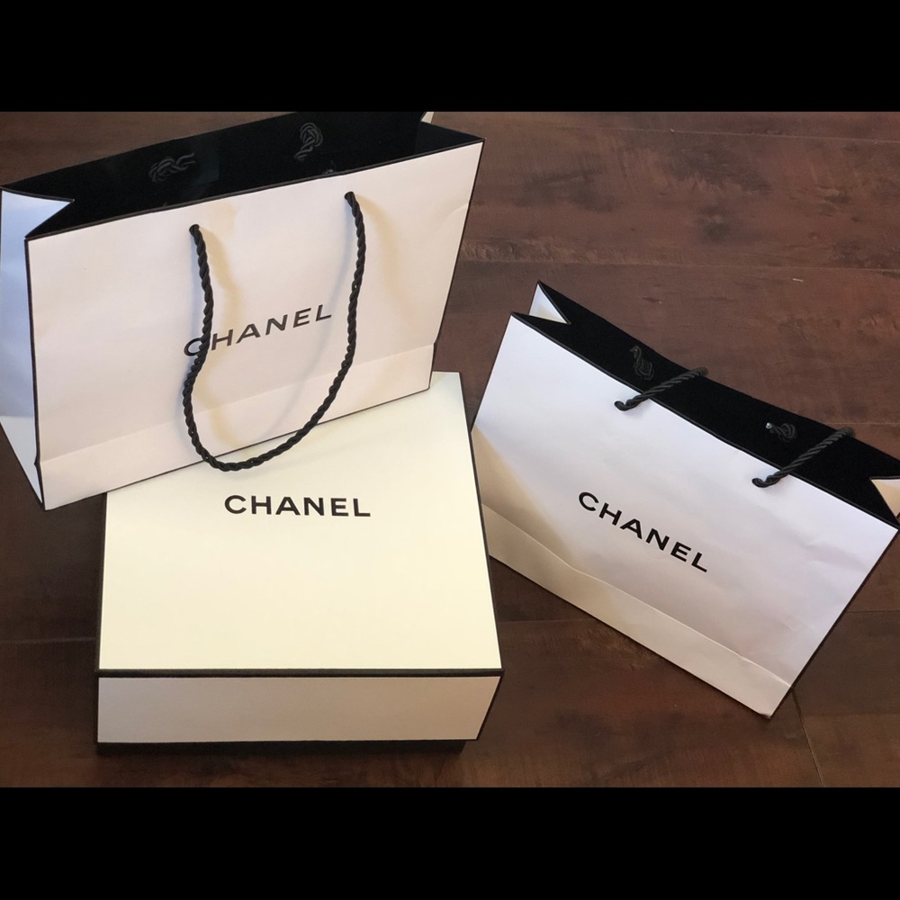 Chanel shopping bags (3)